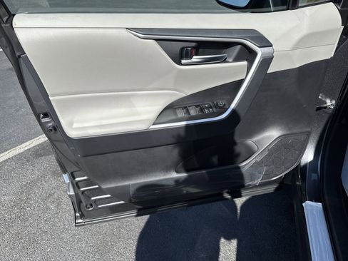 New 2025 Toyota RAV4 XLE w/ Convenience Package FWD image 23