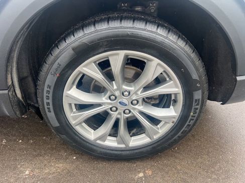 Used 2022 Ford Explorer XLT w/ Equipment Group 202A image 9