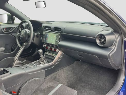 Used 2024 Toyota GR86 Premium RWD image 27