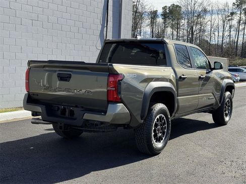 Used 2025 Toyota Tacoma TRD Off-Road image 21