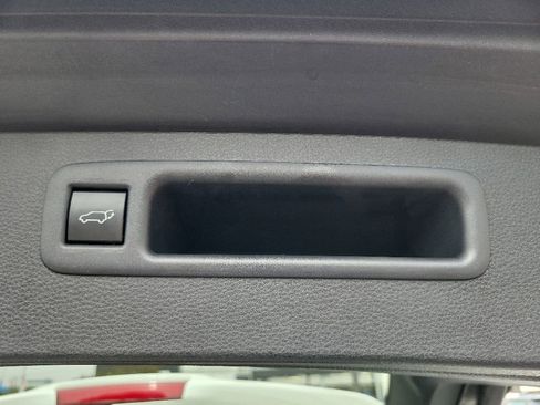 Used 2023 Toyota Highlander XLE FWD image 12