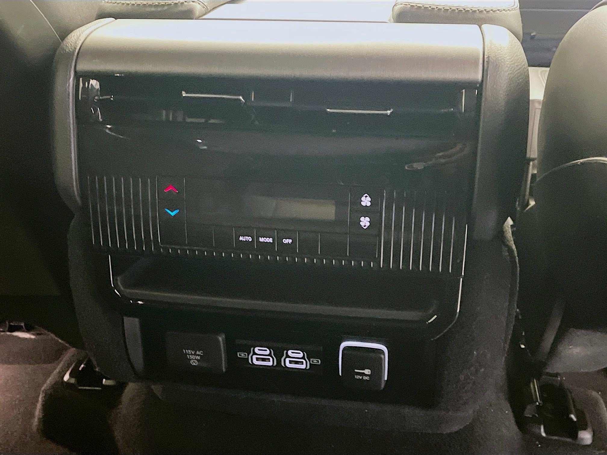 Used 2025 Jeep Wagoneer 4WD image 17