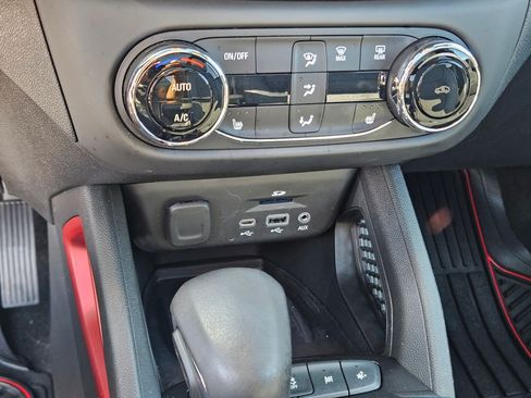 Used 2023 Chevrolet TrailBlazer RS w/ Sun and Liftgate Package FWD image 26