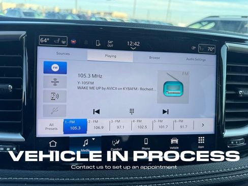 Used 2024 Chrysler Pacifica Touring-L image 18