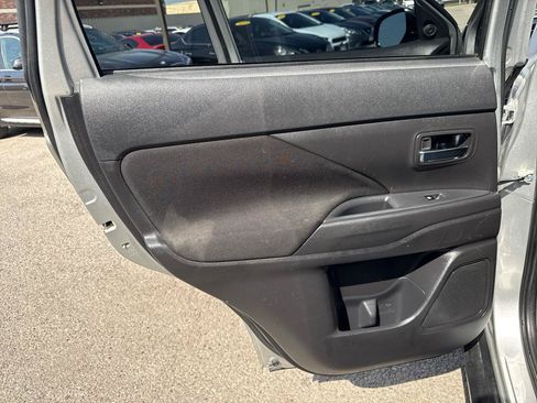 Used 2018 Mitsubishi Outlander SE FWD image 16