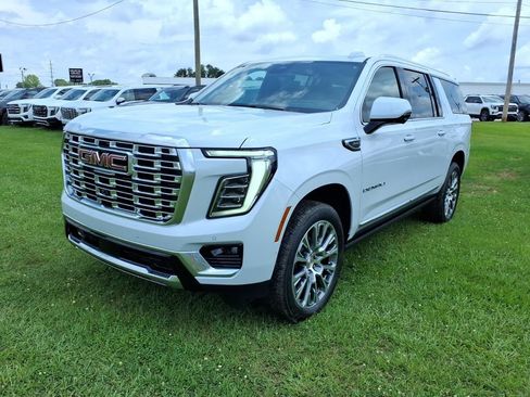 New 2026 GMC Yukon XL Denali w/ Denali Reserve Package AWD/4WD image 3