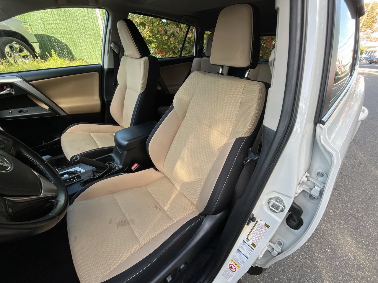 Used 2018 Toyota RAV4 XLE AWD/4WD image 5