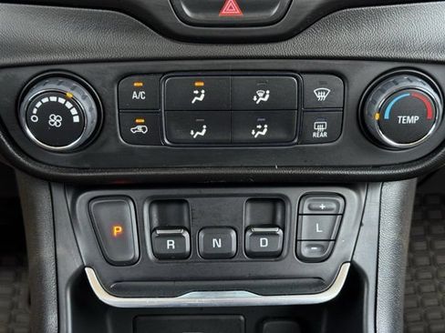 Used 2020 GMC Terrain SLE w/ Elevation Edition FWD image 19