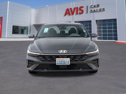 Used 2025 Hyundai Elantra SEL FWD image 2