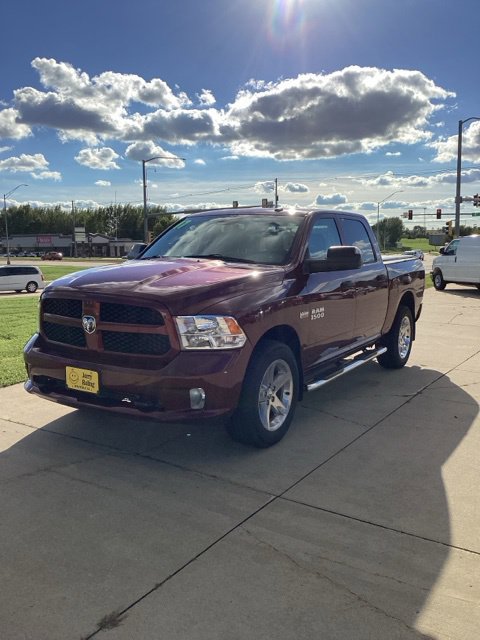 Used 2017 RAM 1500 Express AWD/4WD image 1