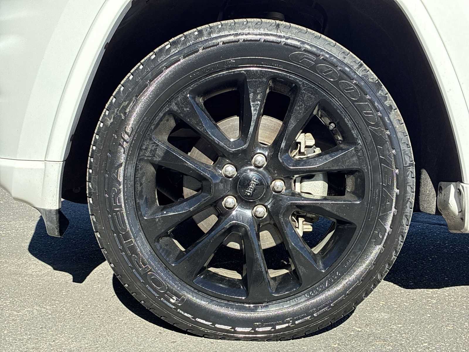 Used 2018 Jeep Grand Cherokee Altitude AWD/4WD image 17