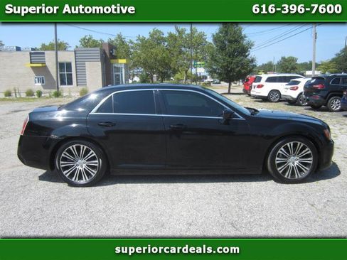 Used 2013 Chrysler 300 S RWD image 1