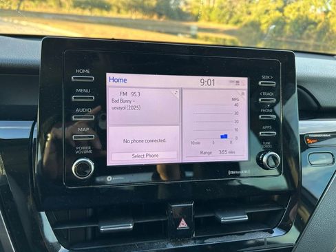 Used 2021 Toyota Camry LE image 24