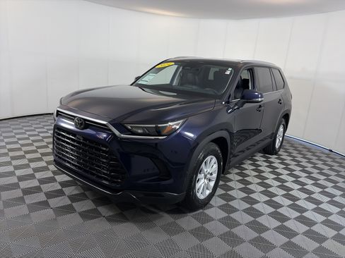 Used 2024 Toyota Grand Highlander AWD image 2