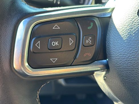 Used 2018 Jeep Wrangler Unlimited Sahara image 25