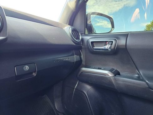 Used 2021 Toyota Tacoma TRD Sport AWD/4WD image 29