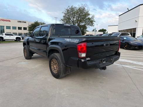 Used 2017 Toyota Tacoma TRD Off-Road w/ Premium & Technology Package AWD/4WD image 2