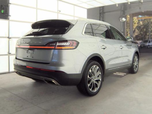 Used 2022 Lincoln Nautilus Reserve AWD/4WD image 2