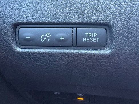 Used 2017 Nissan Rogue S AWD/4WD image 29