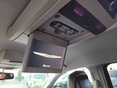 Used 2015 Chrysler Town & Country Touring image 15