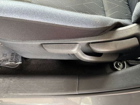 Used 2025 Nissan Versa SV FWD image 22