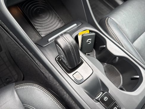 Used 2019 Volvo XC40 T5 Momentum image 34