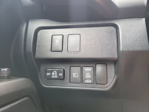 Used 2021 Toyota Tacoma TRD Off-Road w/ Technology Package AWD/4WD image 31