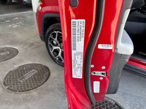 Used 2025 Jeep Compass Limited AWD/4WD image 29