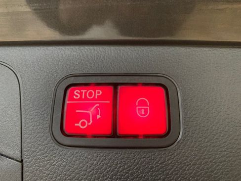 Used 2022 Mercedes-Benz GLC 300 4MATIC image 50