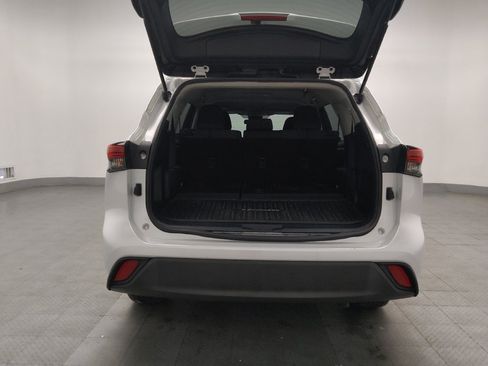 Used 2022 Toyota Highlander L image 29