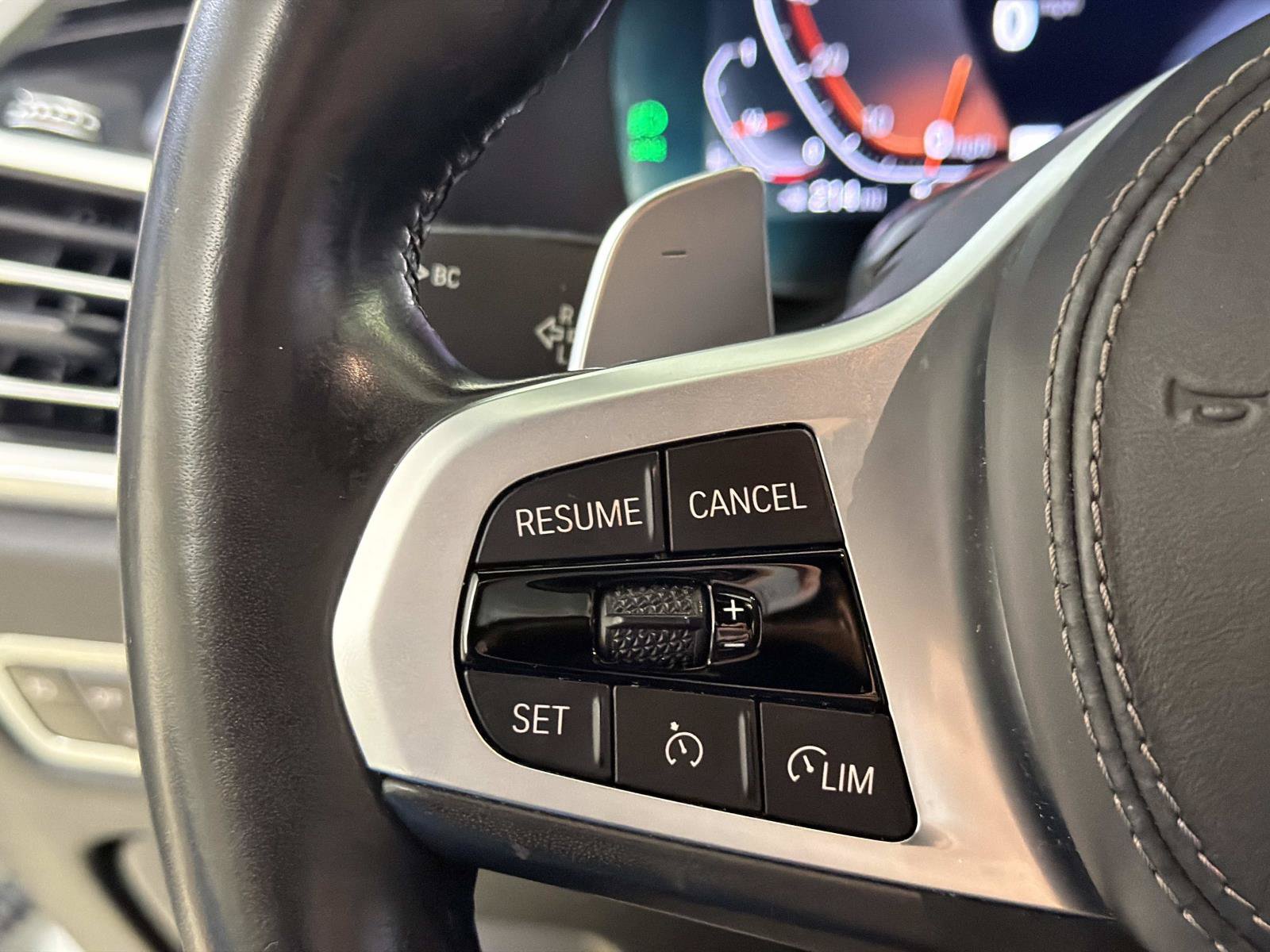 Used 2021 BMW X7 xDrive40i w/ M Sport Package AWD/4WD image 31