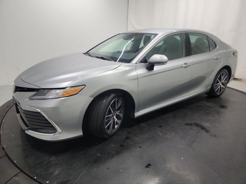 Used 2023 Toyota Camry XLE w/ Navigation Package image 3