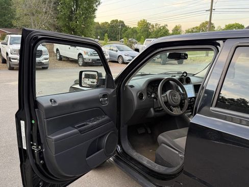 Used 2016 Jeep Patriot Sport w/ Power Value Group image 10