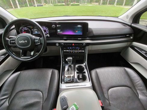 Used 2022 Kia Carnival EX FWD image 26