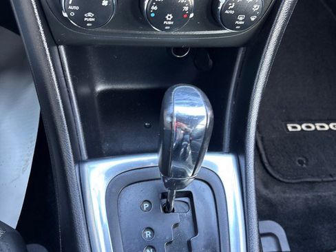 Used 2012 Dodge Avenger SXT image 16