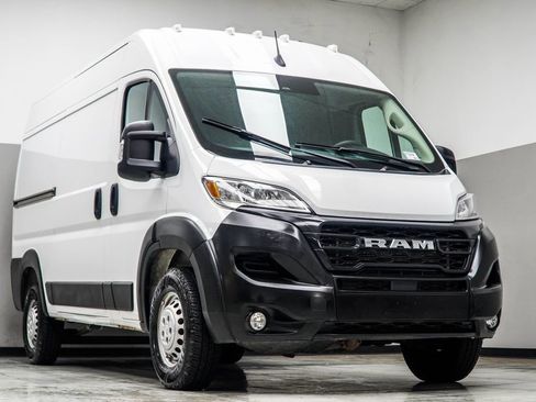 Used 2024 RAM ProMaster 2500 w/ Convenience Group FWD image 4
