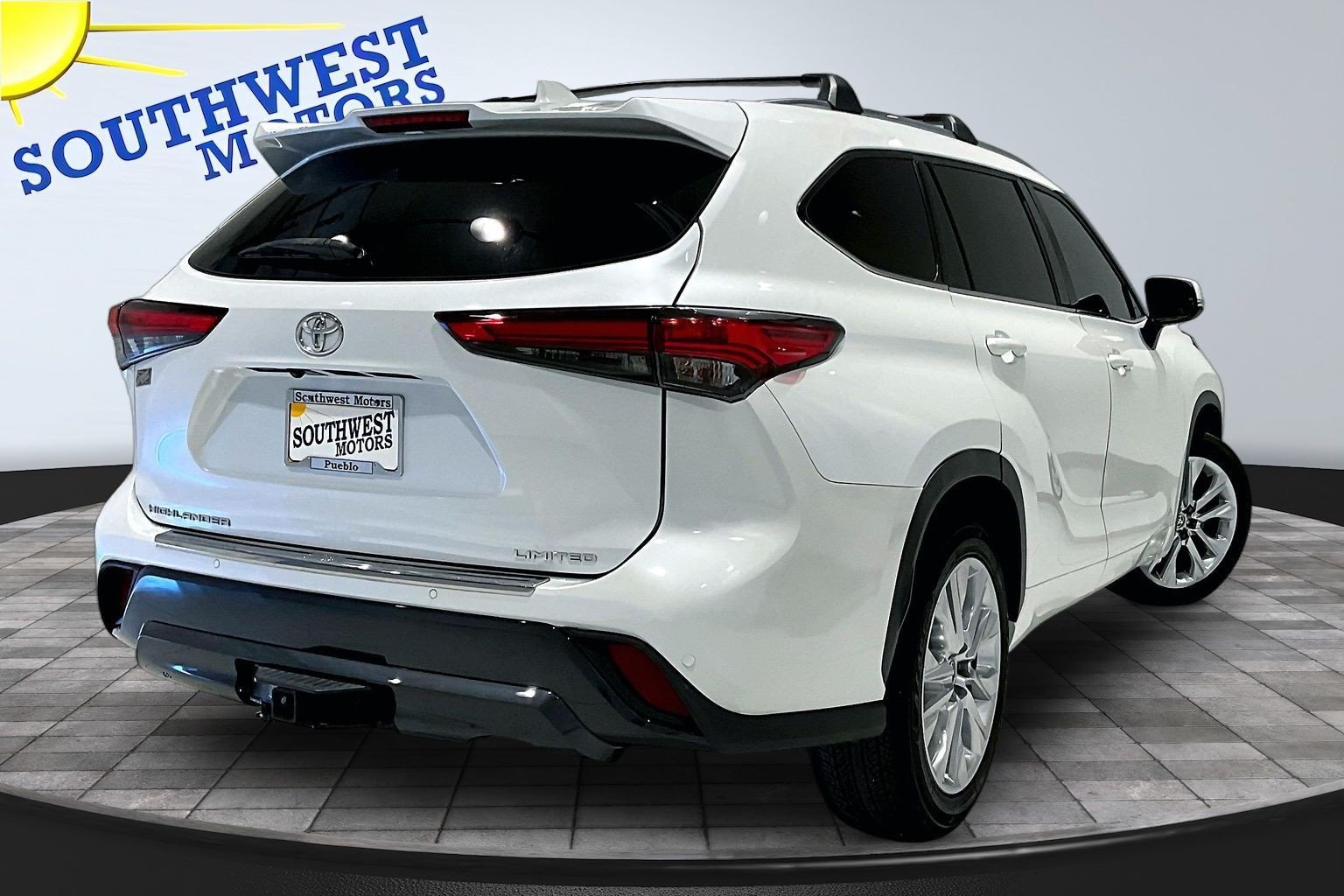Used 2022 Toyota Highlander Limited FWD image 7