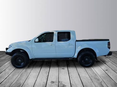 Used 2016 Nissan Frontier PRO-4X AWD/4WD image 2