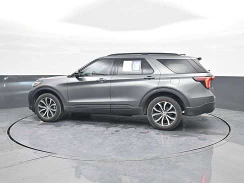 Used 2025 Ford Explorer ST-Line image 5