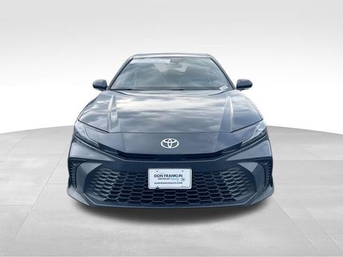 Used 2025 Toyota Camry SE AWD/4WD image 3