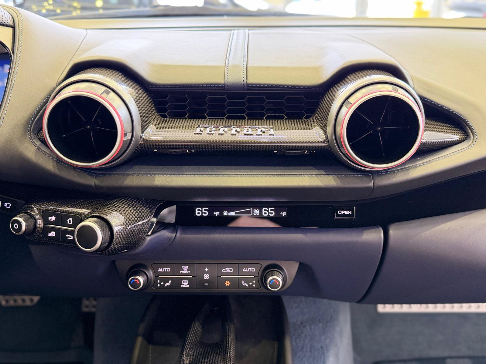 Used 2019 Ferrari 812 Superfast RWD image 32