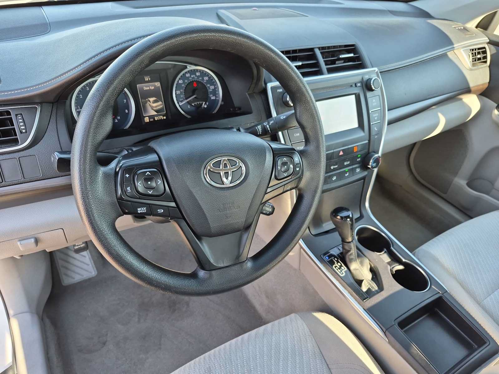 Used 2016 Toyota Camry LE FWD image 2