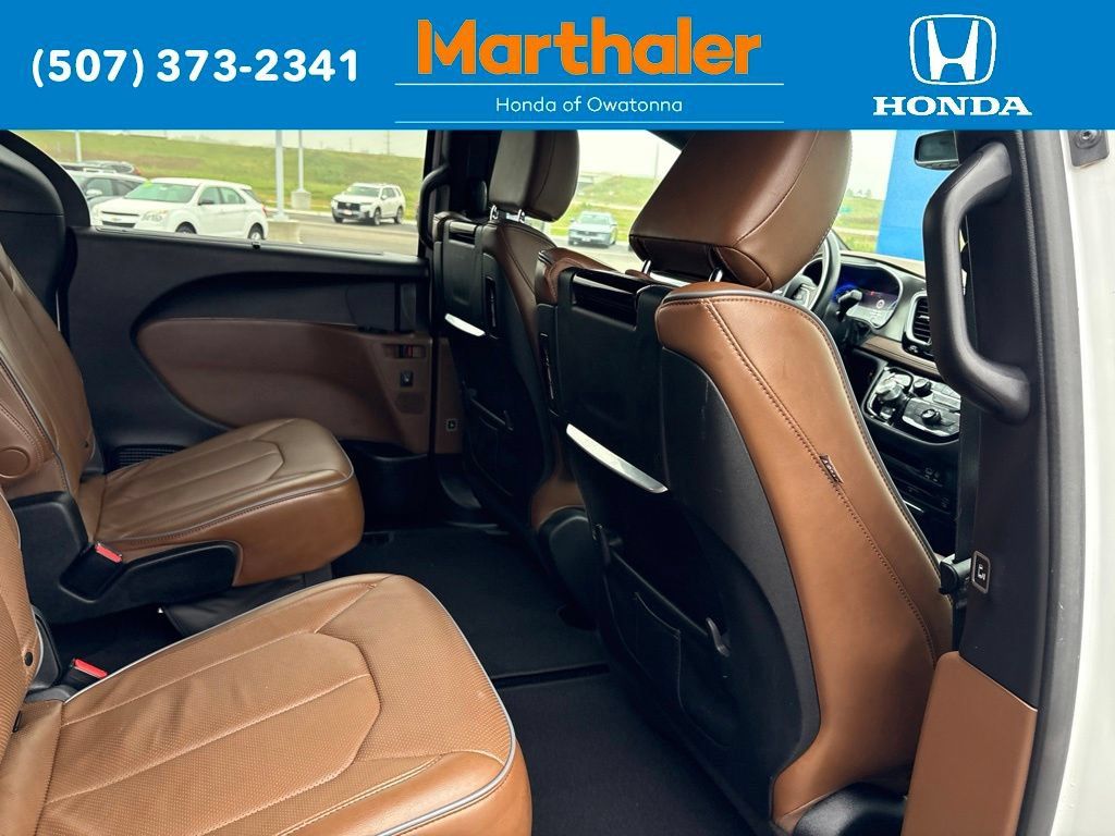 Used 2020 Chrysler Pacifica Limited w/ Tire & Wheel Group FWD image 19