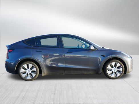 Used 2021 Tesla Model Y Long Range image 8