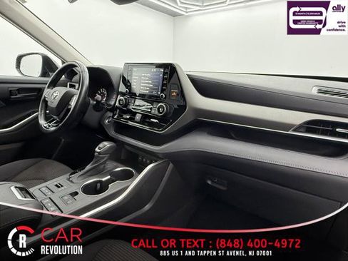 Used 2021 Toyota Highlander LE image 56