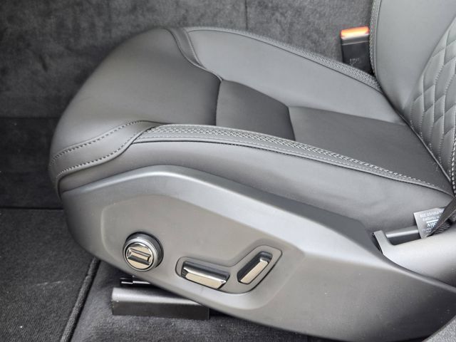 Used 2026 Volvo XC60 B5 Core AWD/4WD image 21