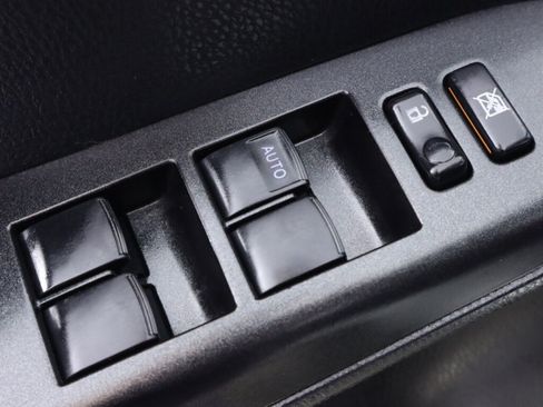 Used 2018 Toyota RAV4 LE AWD/4WD image 23