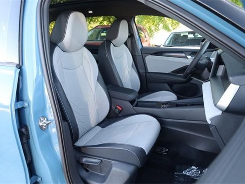 New 2025 Volkswagen Tiguan SE R-Line image 25