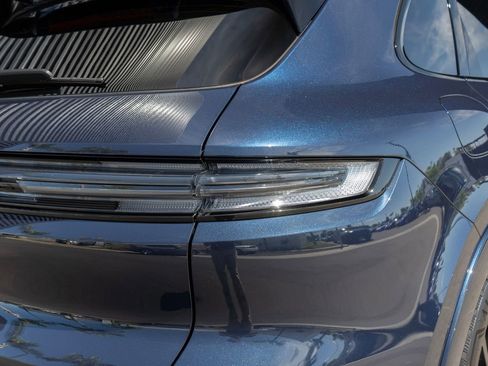 Used 2025 Porsche Cayenne GTS image 14
