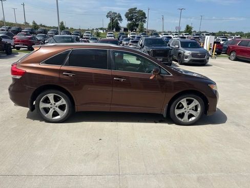 Used 2009 Toyota Venza FWD image 2
